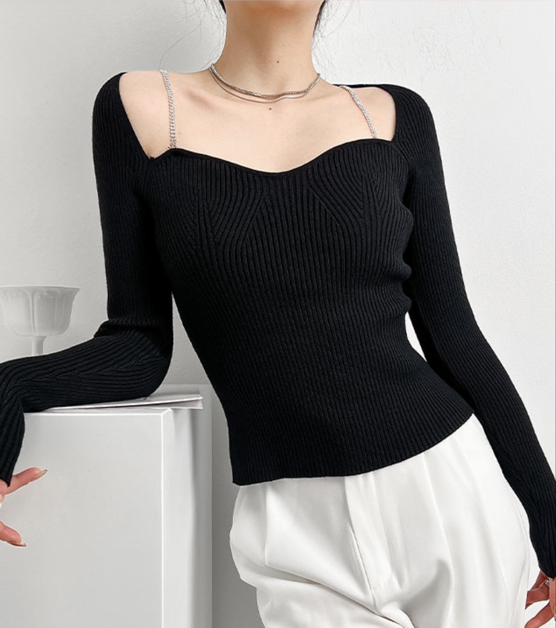 RICH GIRL ENERGY DIAMOND STRAP KNITTED TOP