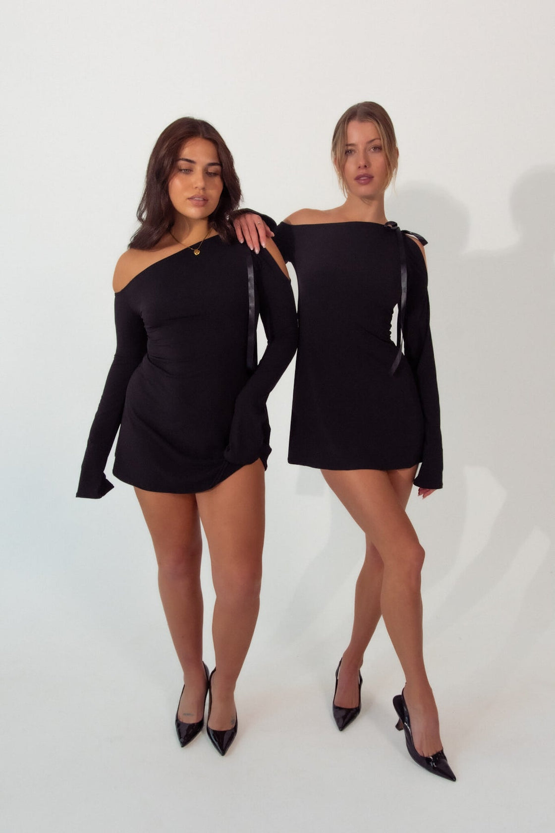 VLOGGER BOW-TIE MINI DRESS