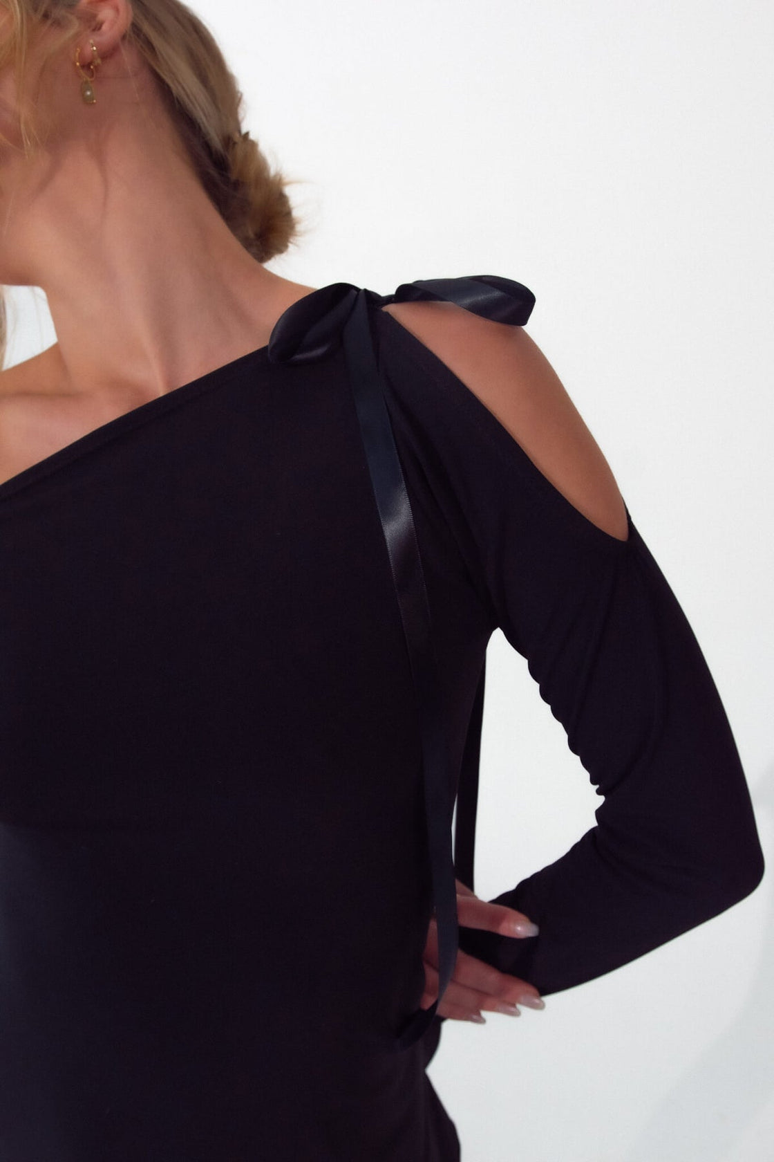 VLOGGER BOW-TIE MINI DRESS