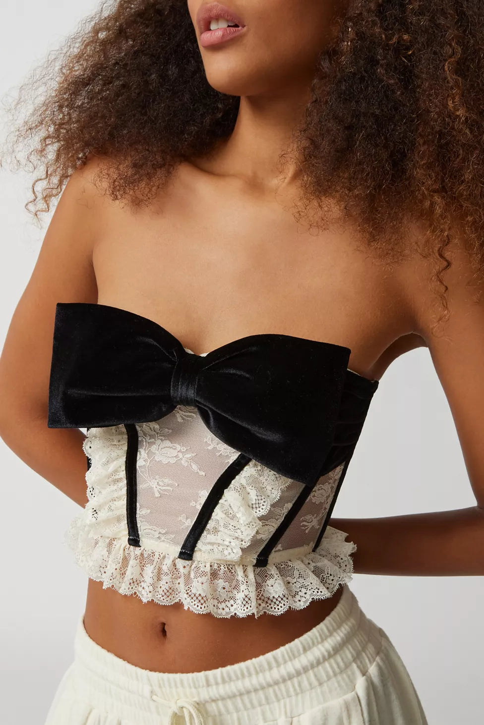 SUMMER NOSTALGIA BOW LACE DETAIL TOP