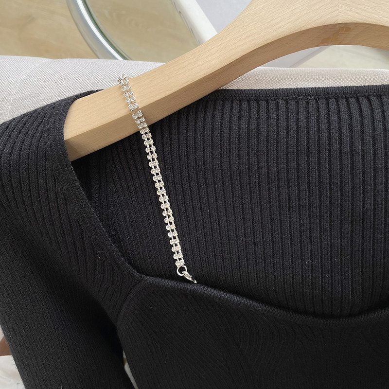 RICH GIRL ENERGY DIAMOND STRAP KNITTED TOP