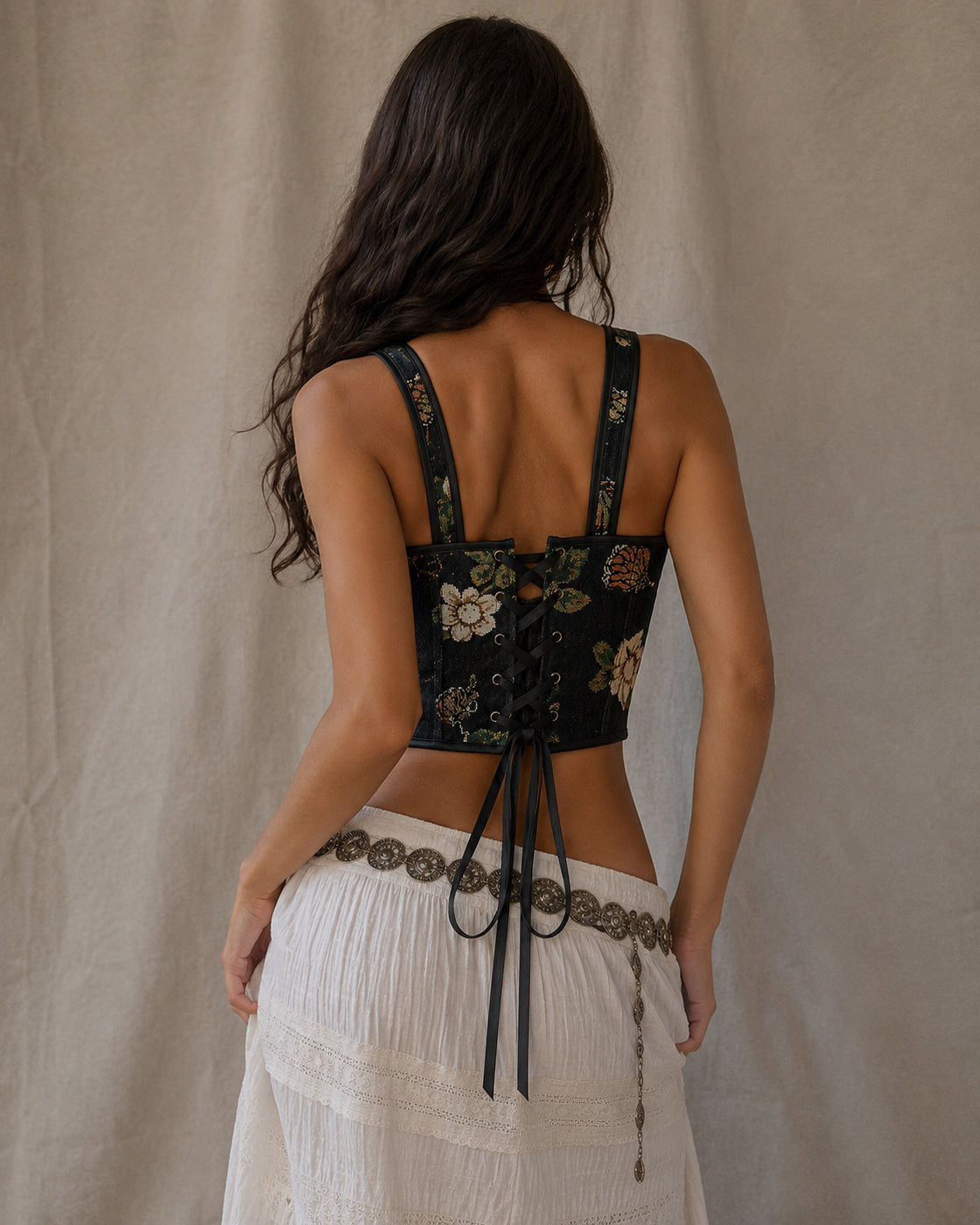 SHE BELONGS IN A MOVIE FLORAL JACQUARD BLACK CORSET
