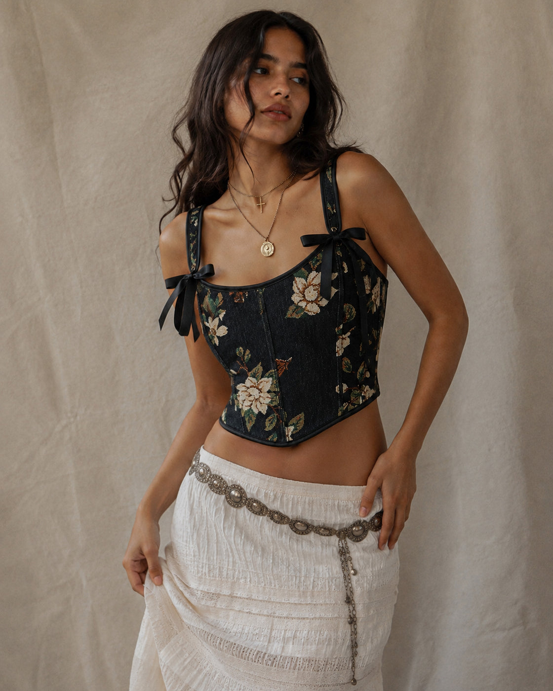 SHE BELONGS IN A MOVIE FLORAL JACQUARD BLACK CORSET