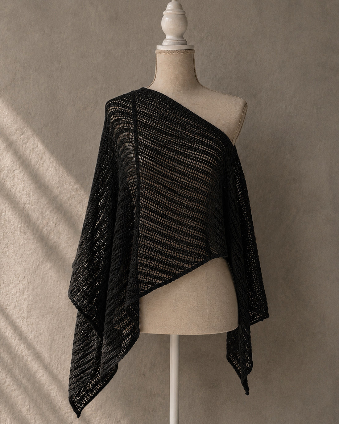 BOHO DREAMS KNITTED PONCHO BLACK TOP