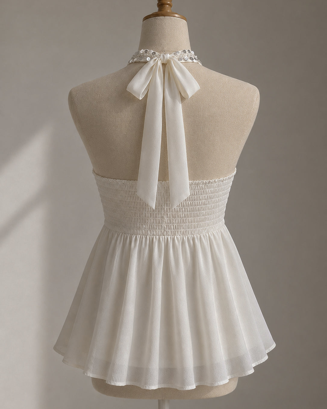 PRETTY TWICE PADDED SHIMMER DETAIL WHITE HALTERNECK TOP