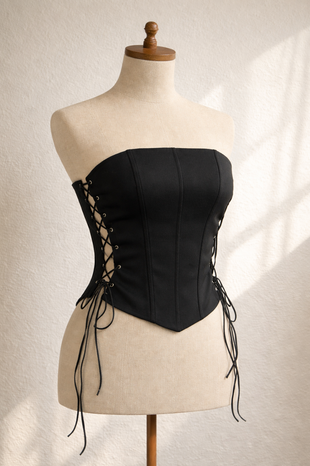 NEED HER LOOK CRISSCROSS CORSET