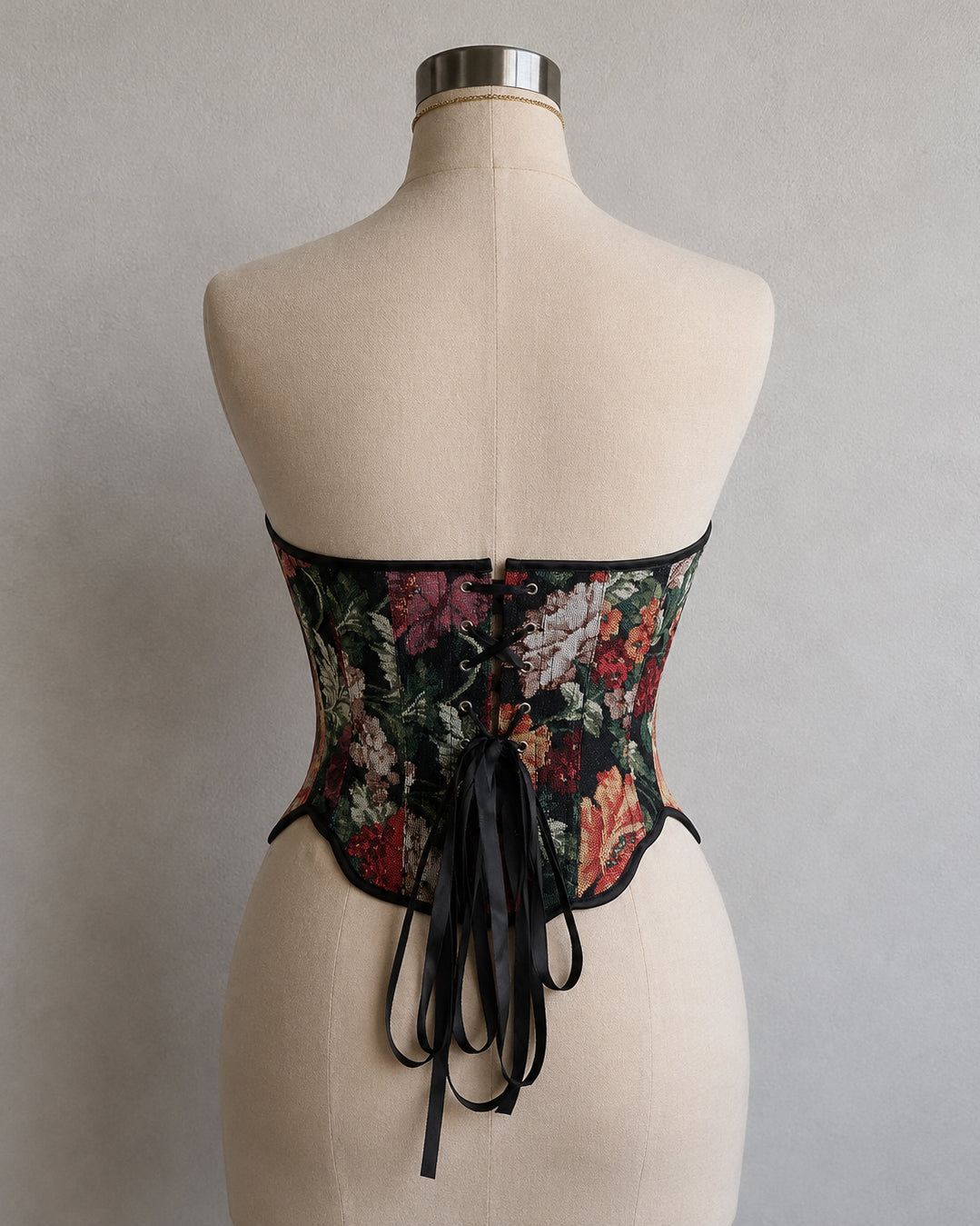 GUILTY PLEASURE FLORAL CURVED HEMLINE JACQUARD CORSET