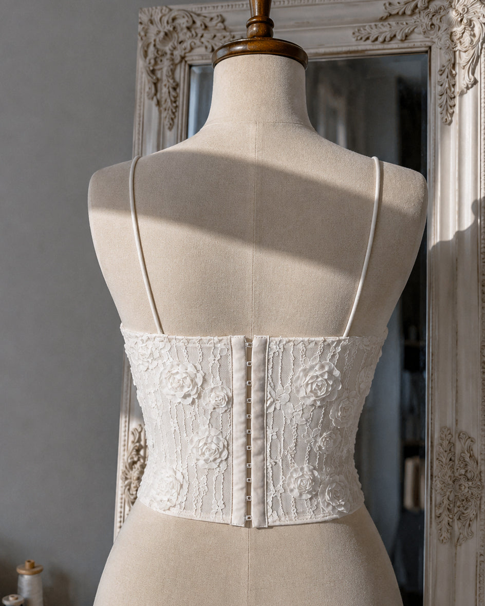KEEP UP HONEY, 3D APPLIQUE FLORAL LACE CORSET
