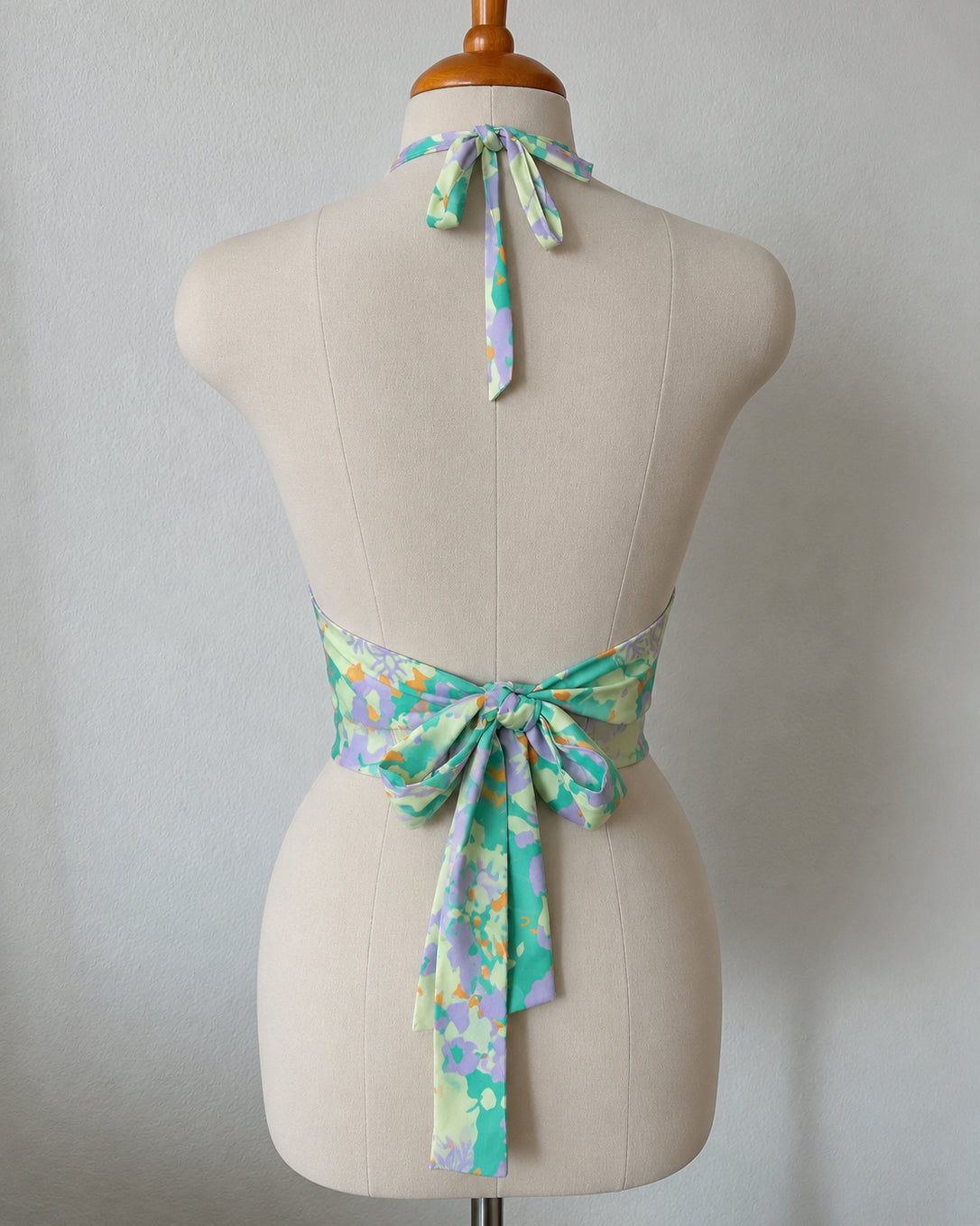 TROPIC LIKE ITS HOT FRONT CUT-OUT BOW BACK ABSTRACT PRINT TOP