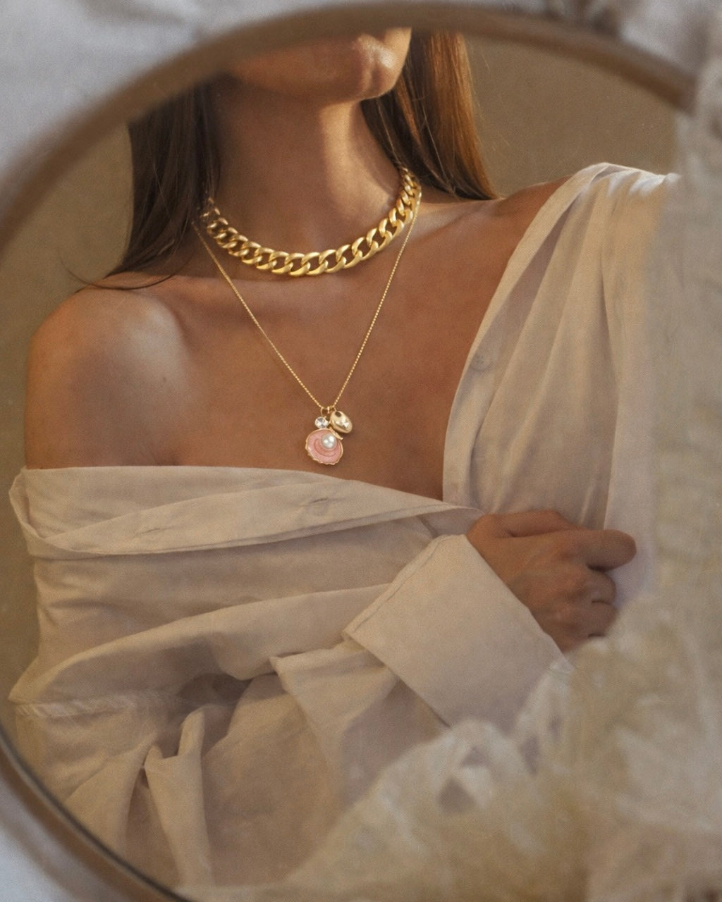 TAKE ME TO GREECE OYSTER DETAIL LAYERED NECKLACE