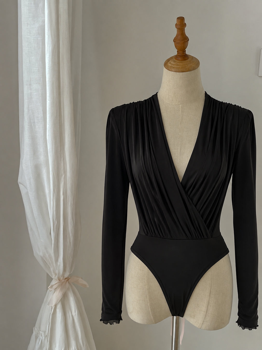MAMA MIA PADDED POWER SHOULDER BLACK BODYSUIT