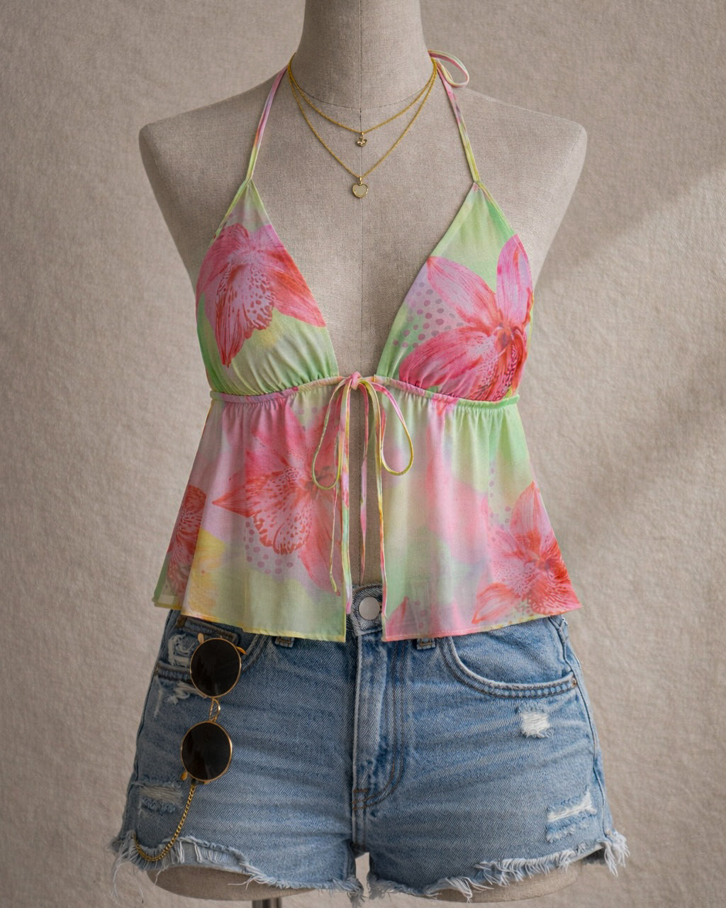 CATCH VIBES FLORAL TIE-UP HALTERNECK TOP