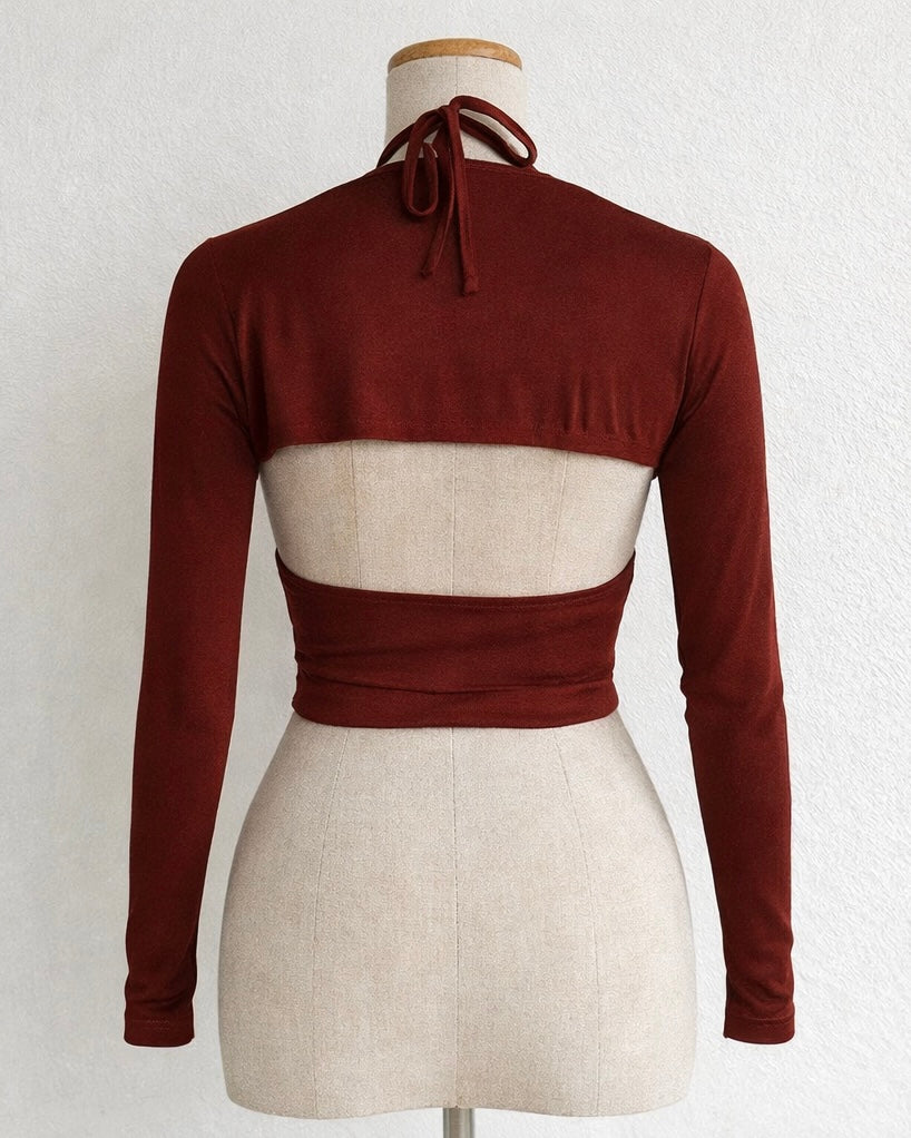 MODEL OFF-DUTY TWO-PIECE TOP