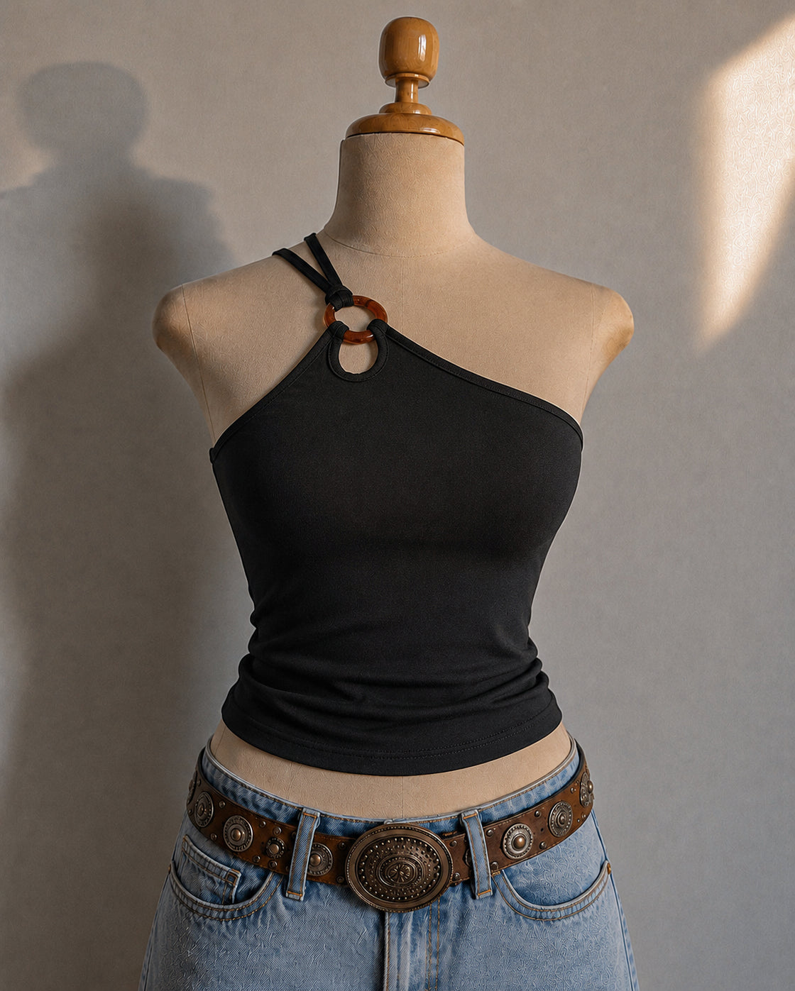 NORTHERN LIGHTS RESIN RING DETAIL ONE-SHOULDER BLACK CAMI TOP