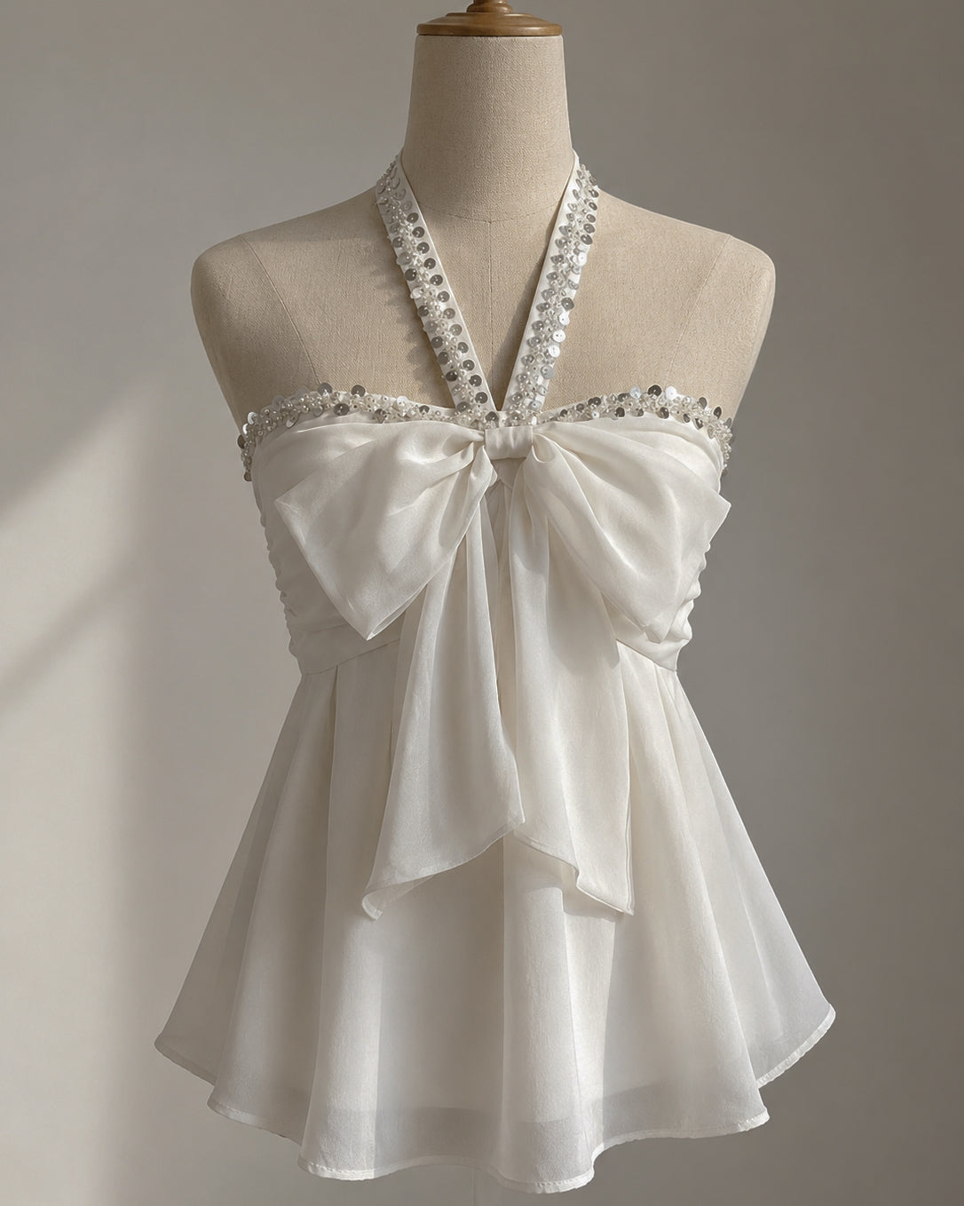 PRETTY TWICE PADDED SHIMMER DETAIL WHITE HALTERNECK TOP