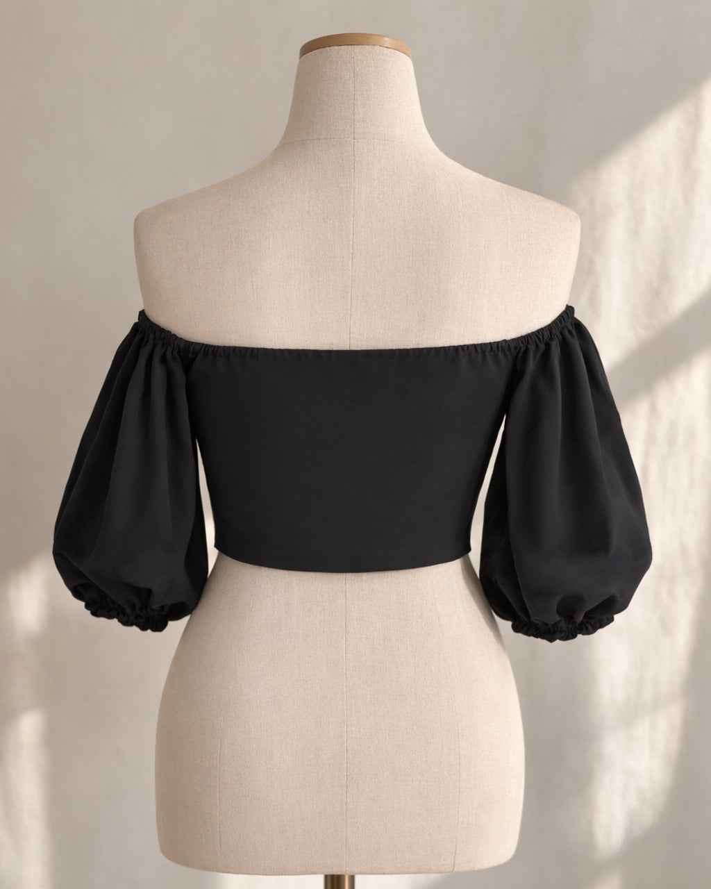 TOTAL KNOCKOUT OFF-SHOULDER HOOK-EYE BLACK TOP