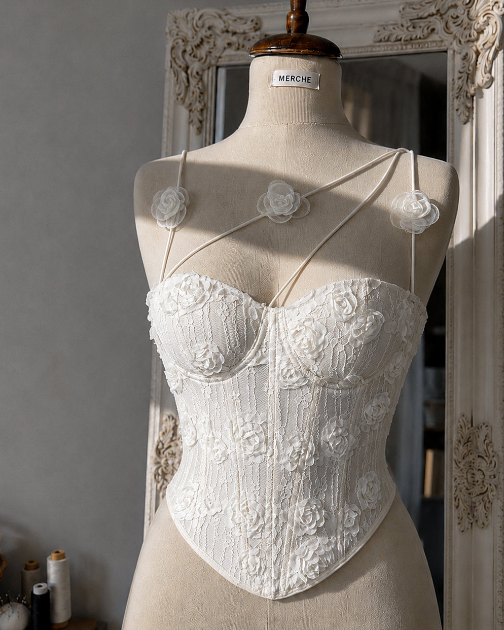 KEEP UP HONEY, 3D APPLIQUE FLORAL LACE CORSET