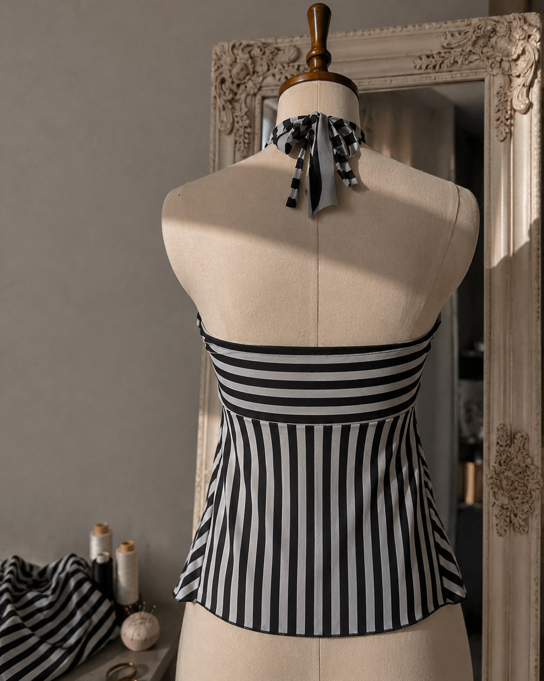 CHESS OF LIFE STRIPED SWEETHEART TIE-UP HANDKERCHIEF TOP