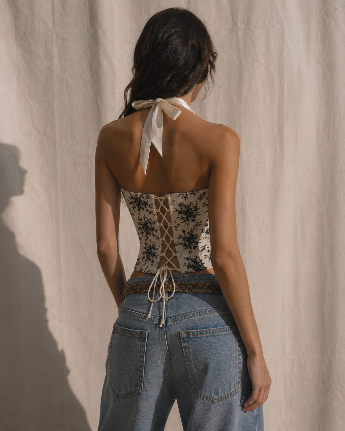 PRETTY GIRL SUMMER BONING DETAIL HALTERNECK BLACK FLORAL TOP