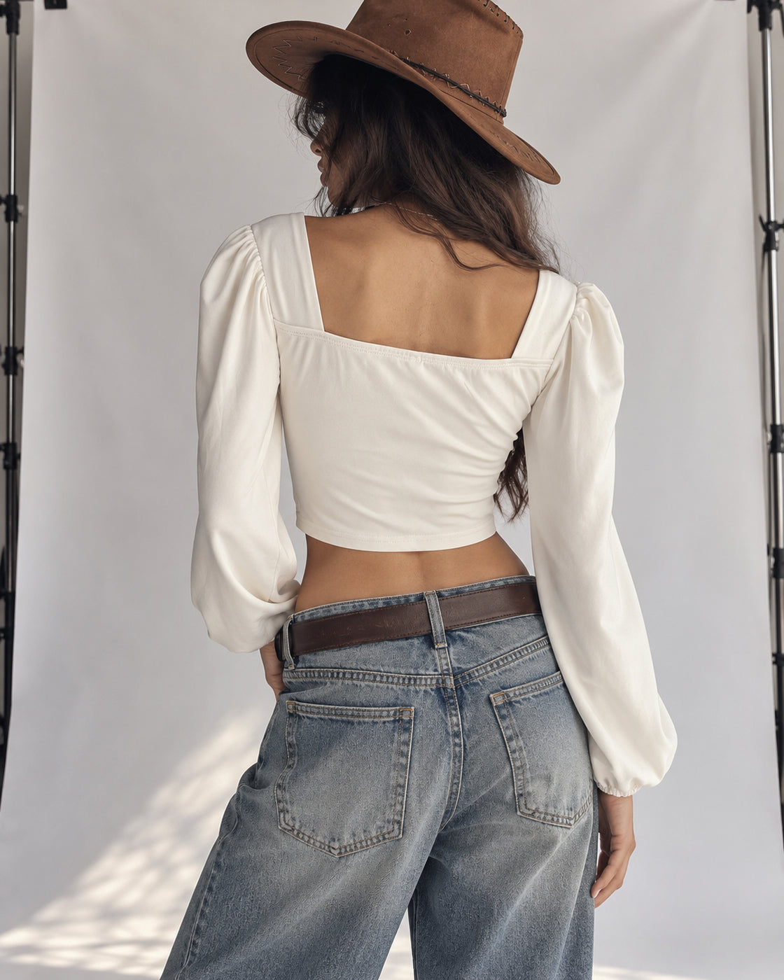 DND FOREVER TWISTED FRONT DRAMATIC SLEEVE WHITE TOP