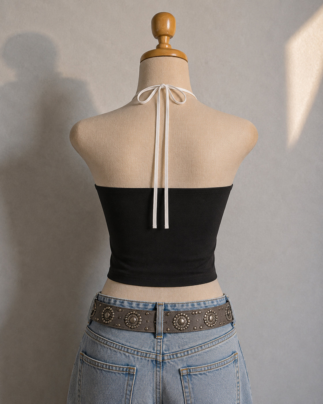 SHE’S UNFORGETTABLE LACE-UP BLACK HALTERNECK TOP