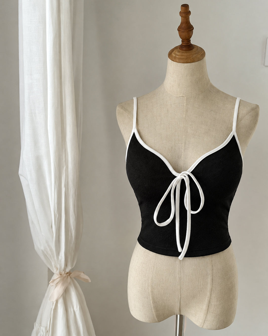 POKER NIGHT CONTRAST TIE-FRONT CAMI TOP