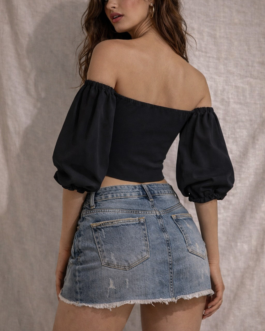 TOTAL KNOCKOUT OFF-SHOULDER HOOK-EYE BLACK TOP