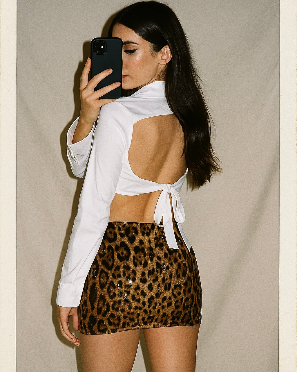 BACK STORY CUT-OUT BOW TIE WHITE SHIRT