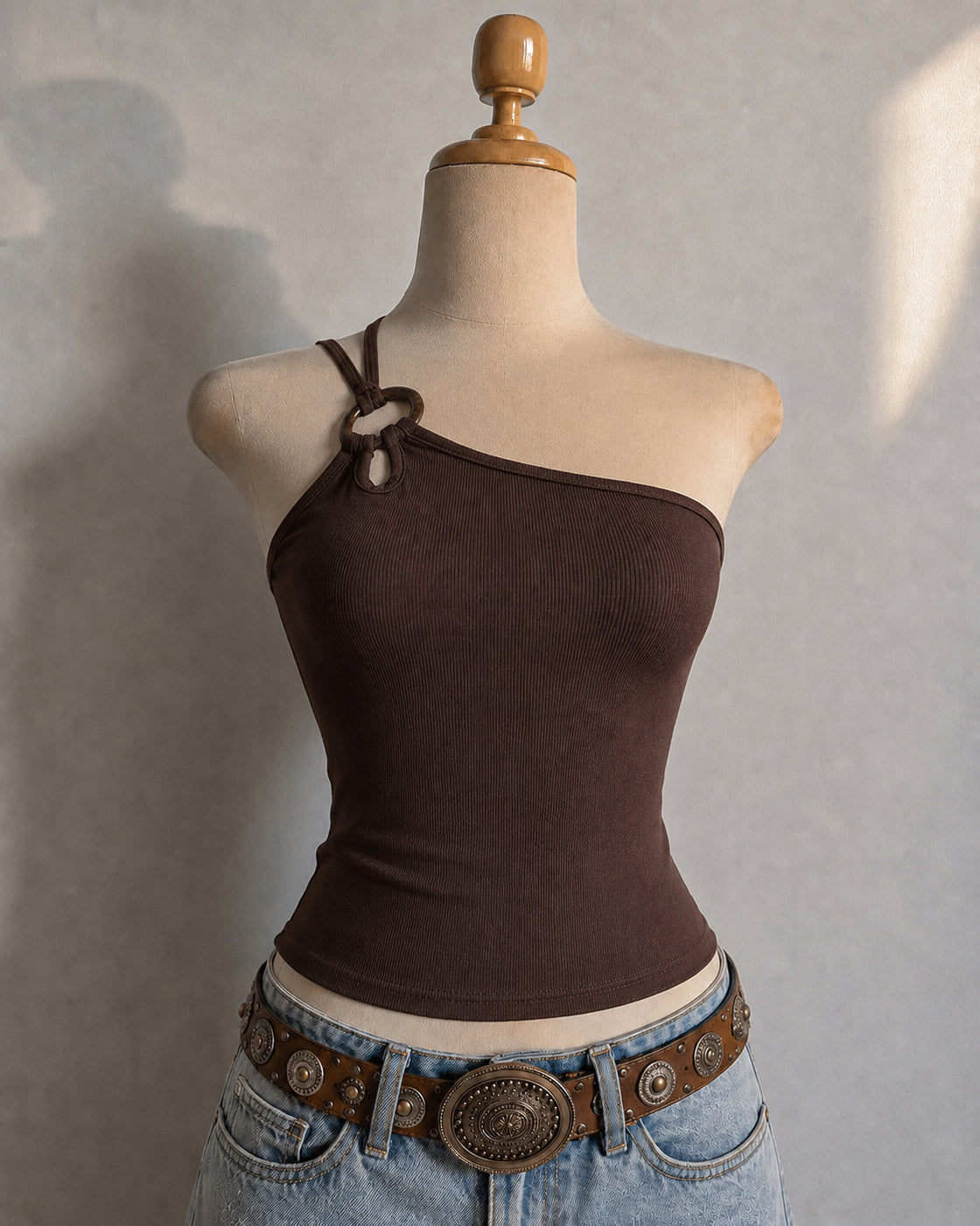 NORTHERN LIGHTS RESIN RING DETAIL ONE-SHOULDER BROWN CAMI TOP