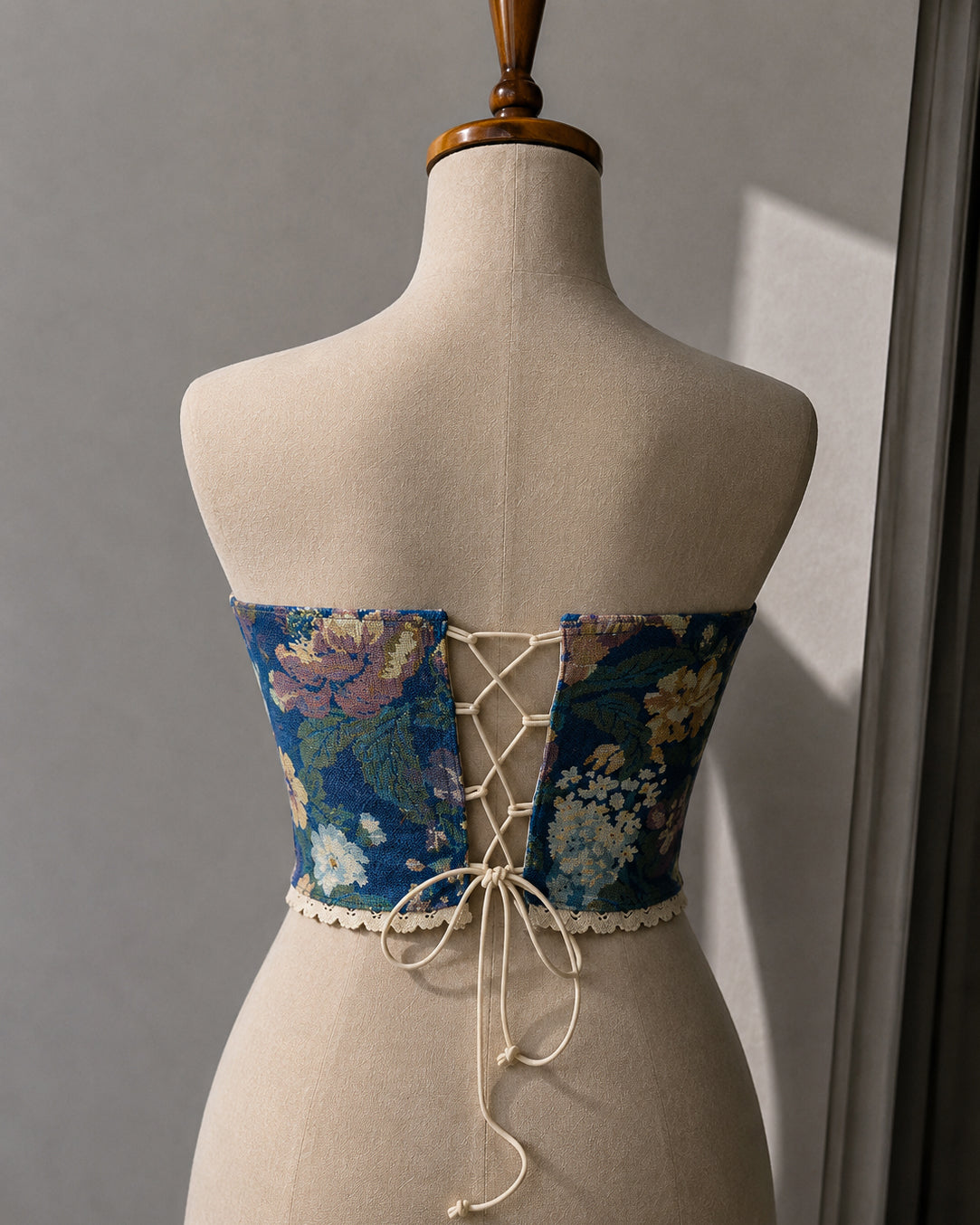 SHOW RUNNER JACQUARD BLUE FLORAL CORSET