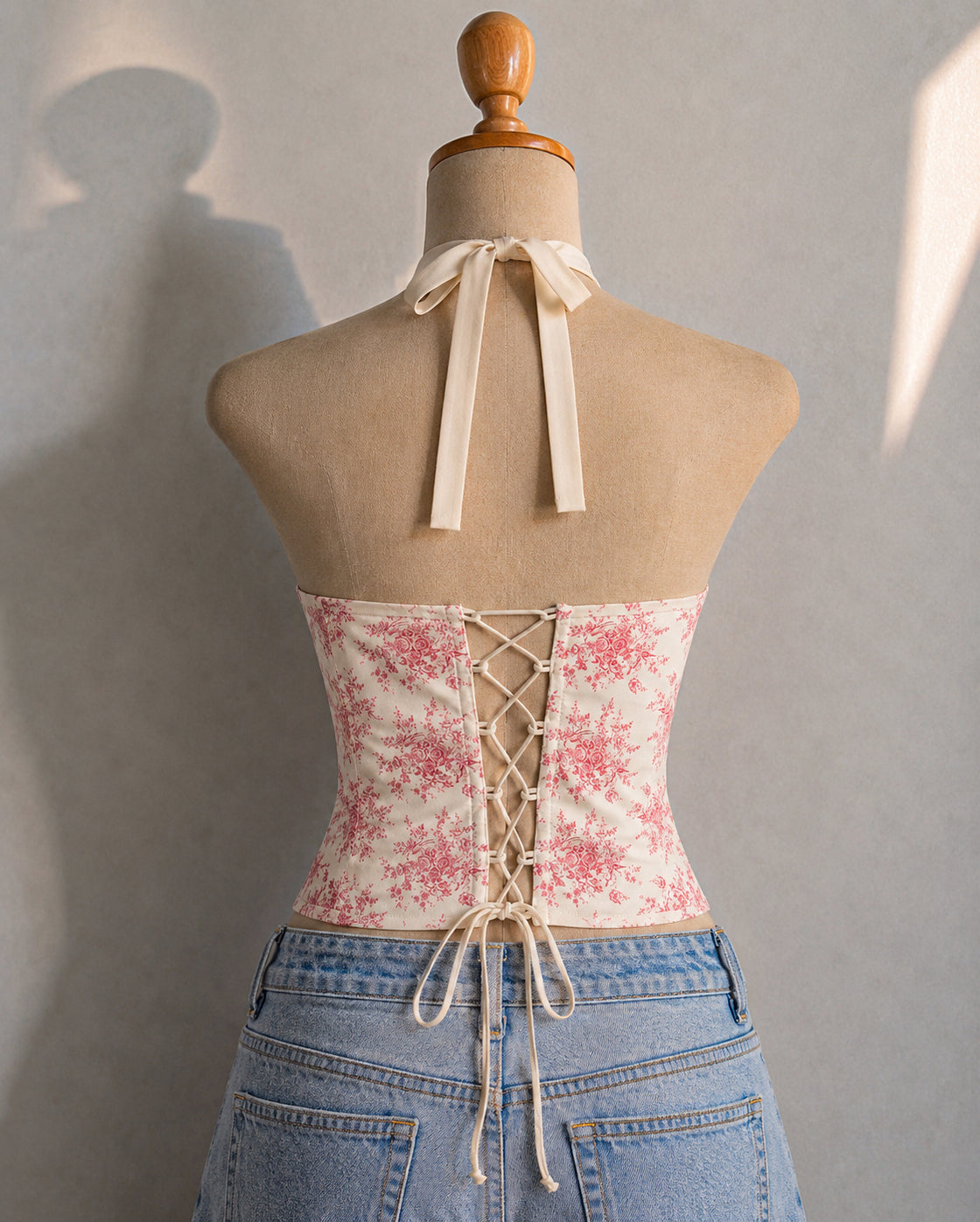 PRETTY GIRL SUMMER BONING DETAIL HALTERNECK FLORAL TOP