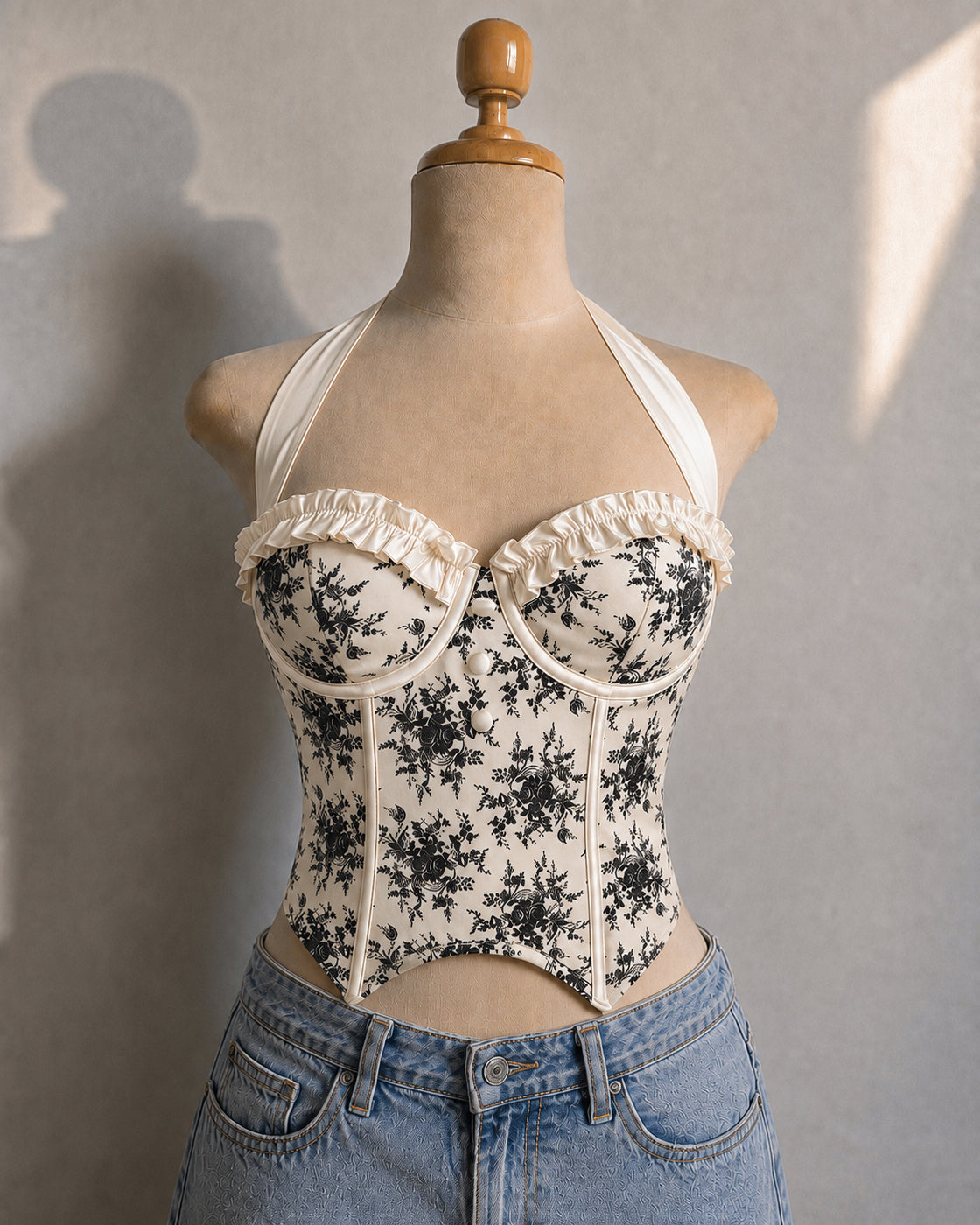 PRETTY GIRL SUMMER BONING DETAIL HALTERNECK BLACK FLORAL TOP