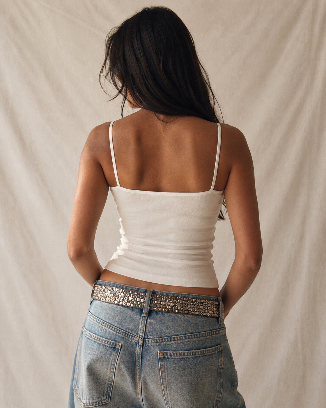 SWEET MEETS SAVAGE BOW DETAIL WHITE CAMI TOP