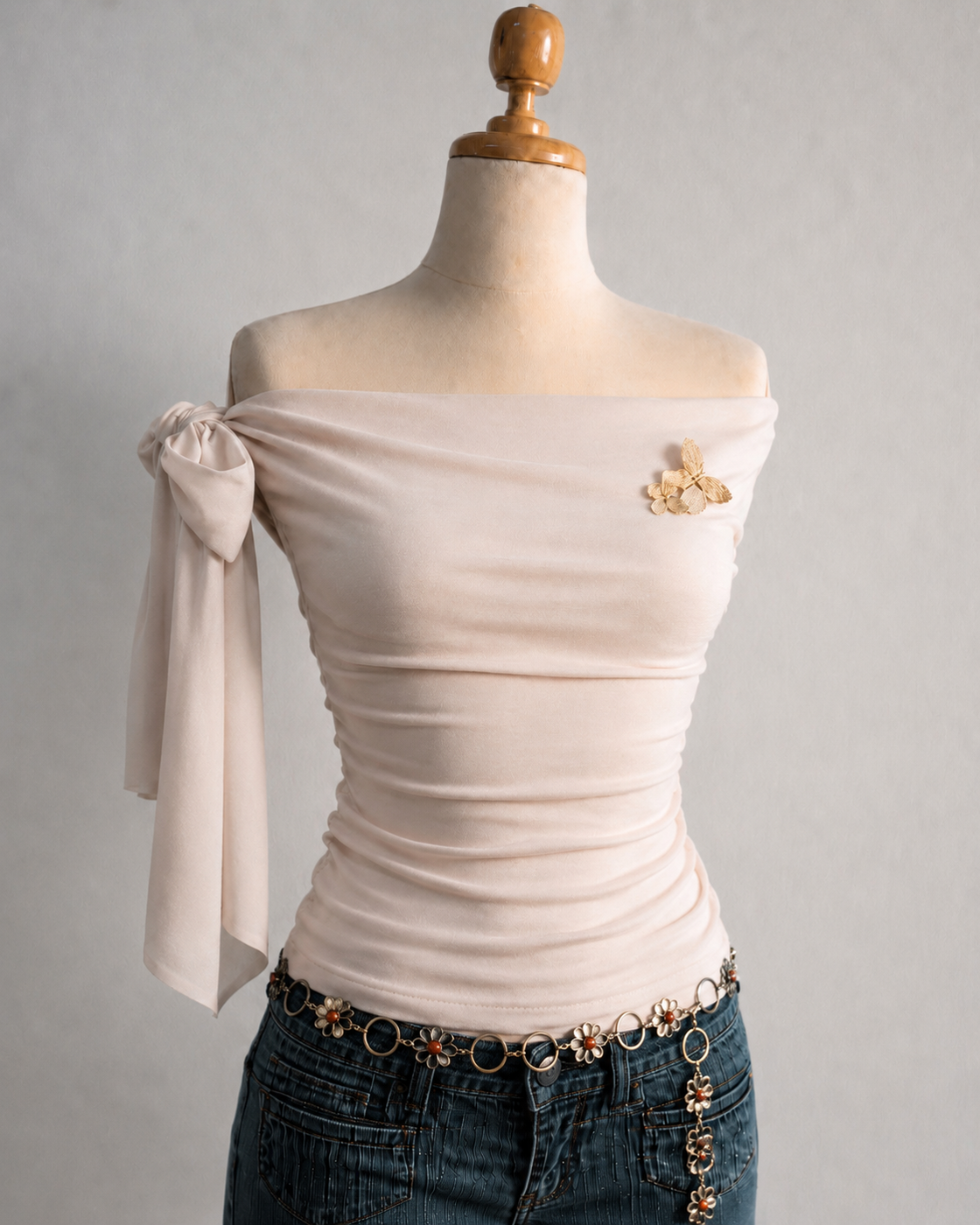 LOVE LETTER BROOCH DETAIL LUXE TIE-UP TOP