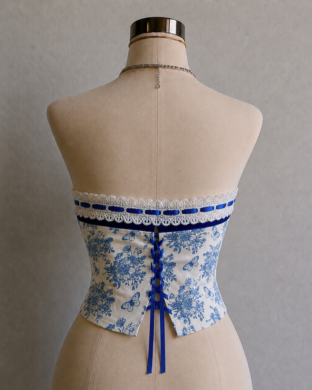 NAUGHTY MAMA LACE-UP PRINTED BANDEAU TOP