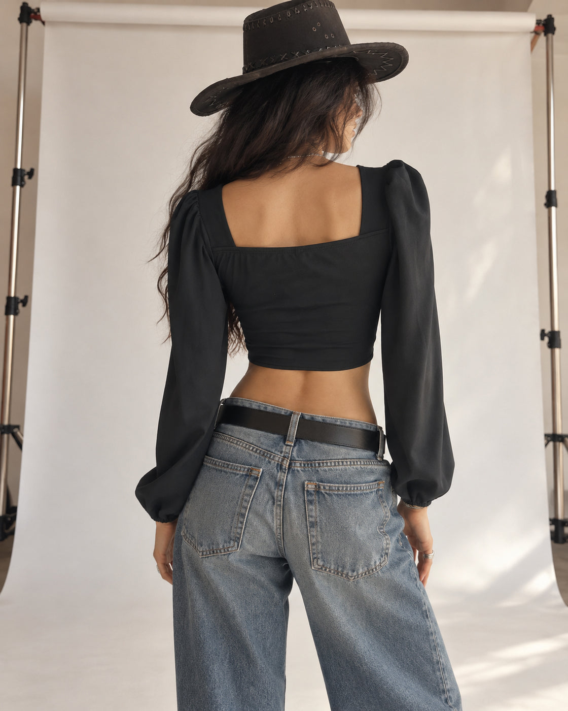 DND FOREVER TWISTED FRONT DRAMATIC SLEEVE WHITE TOP