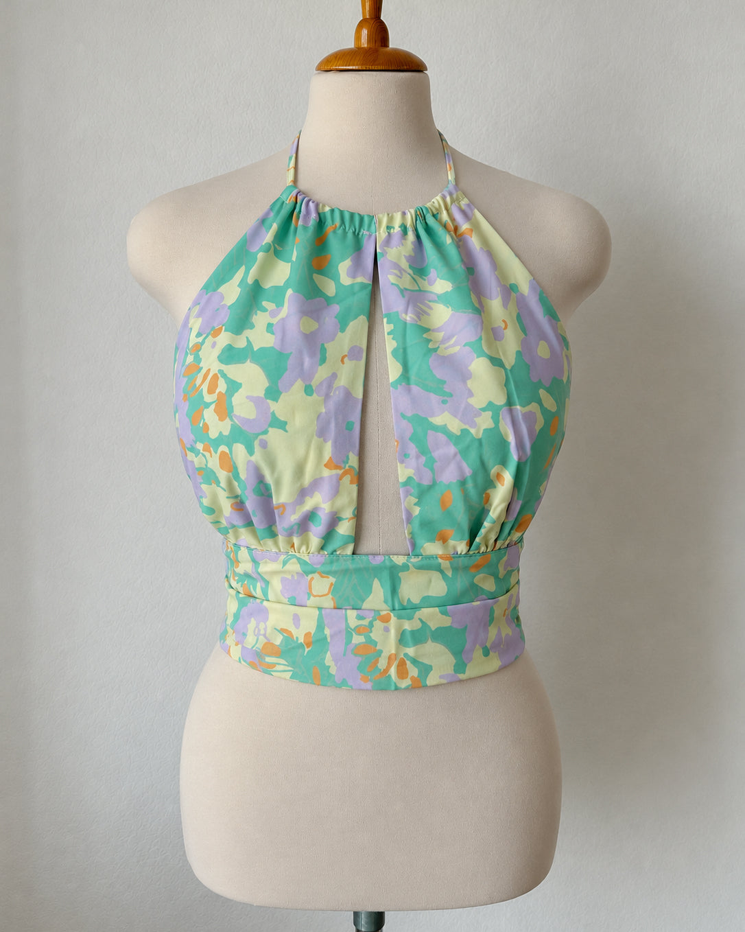 TROPIC LIKE ITS HOT FRONT CUT-OUT BOW BACK ABSTRACT PRINT TOP