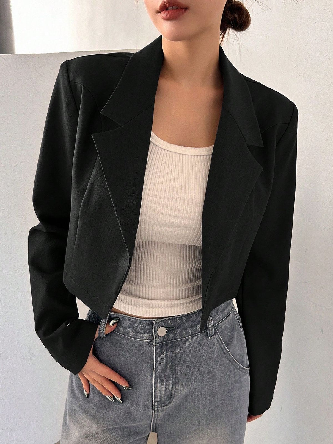 SHE LEADS CROPPED BLACK BLAZER