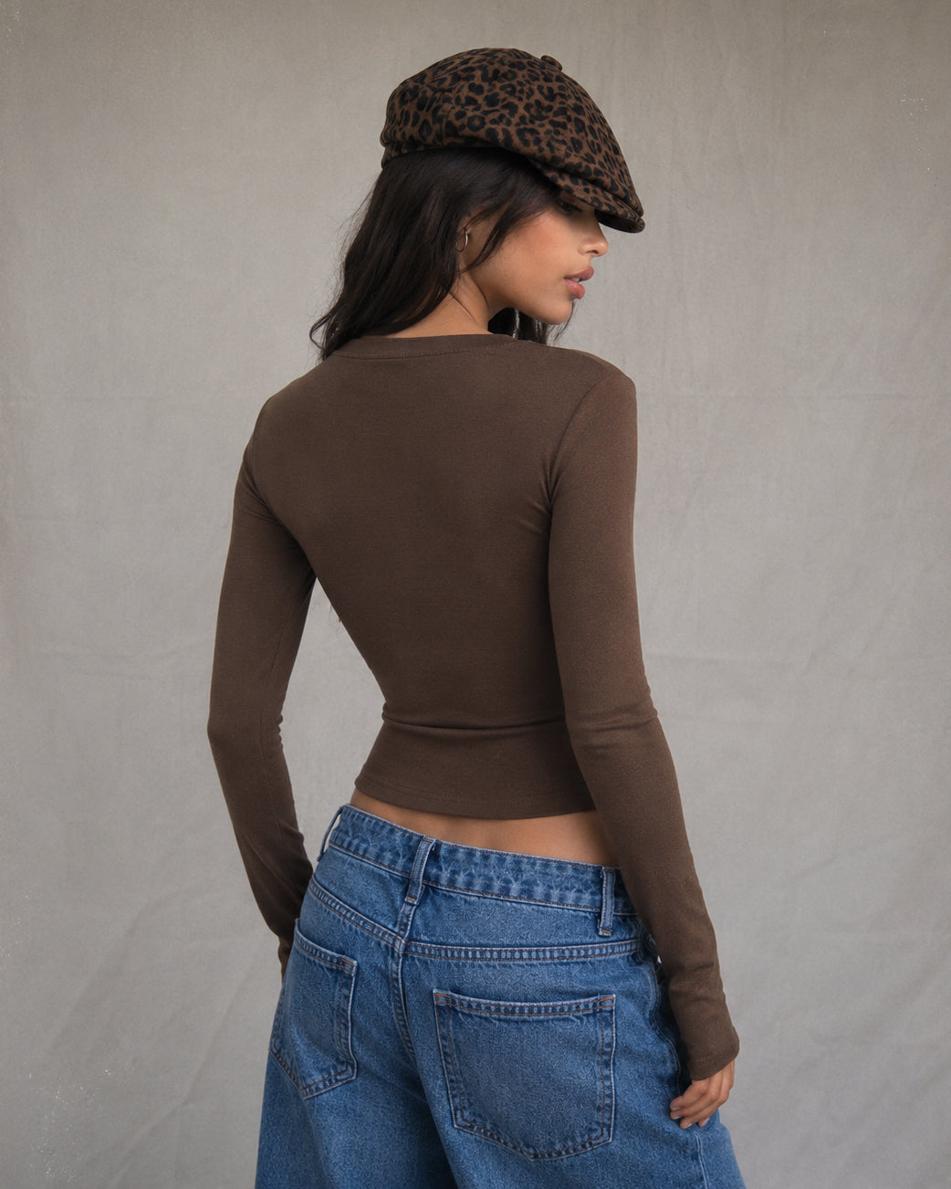 THINK ABOUT FOREVER TWISTED BOW BROWN TOP