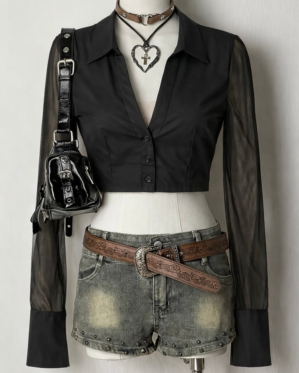 CHIC AUTHORITY CROPPED BLACK SHIRT