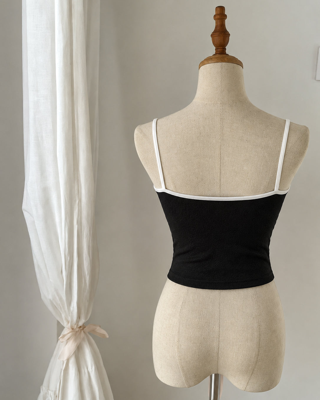 POKER NIGHT CONTRAST TIE-FRONT CAMI TOP