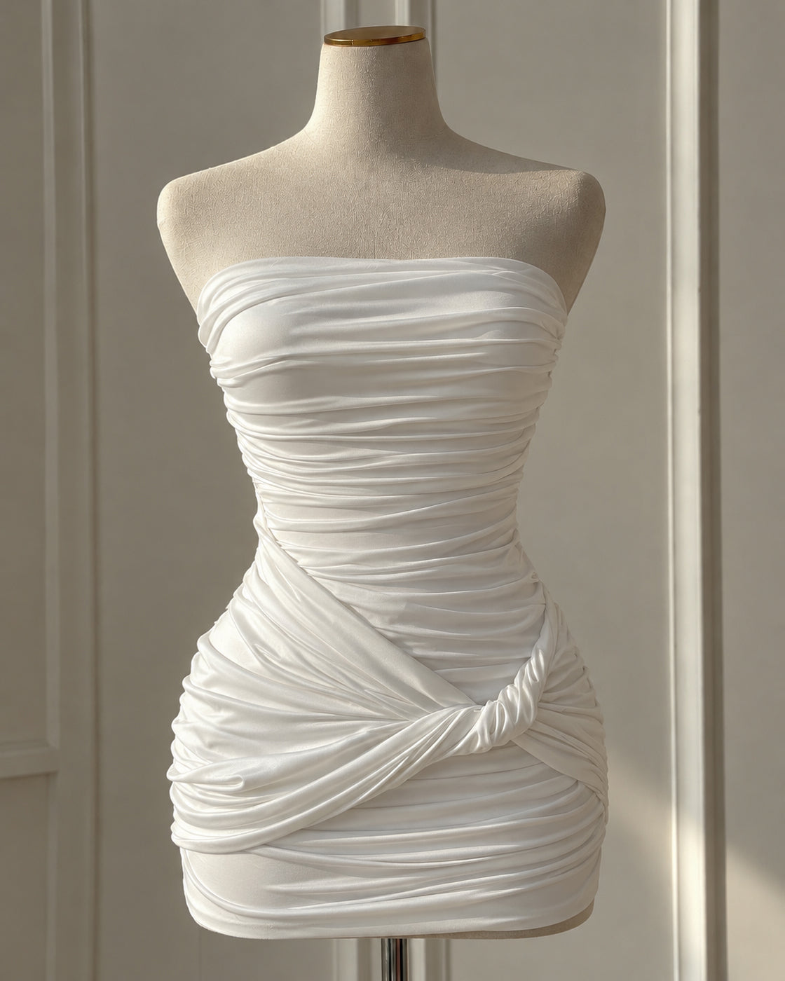 CRUISE PARTY STATEMENT TWISTED KNOT DETAIL RUCHED BANDEAU DRESS
