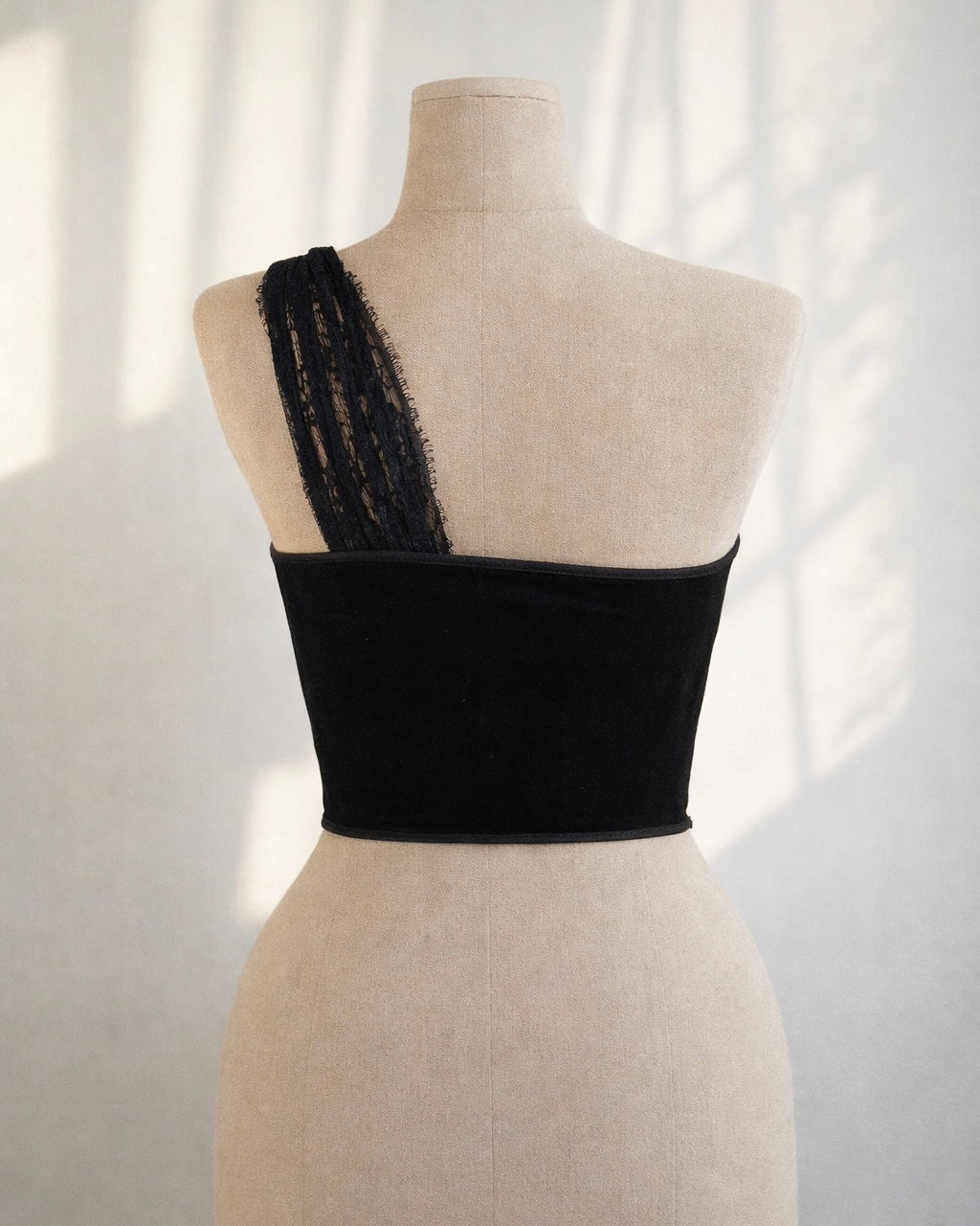 CASTLE STORY LACE ONE-SHOULDER CORSETED TOP