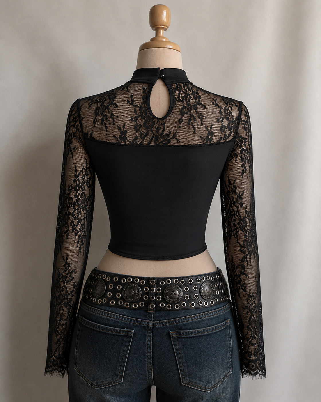 NIGHT OUT IN THE CITY BONING DETAIL LACEY CHOKER TOP