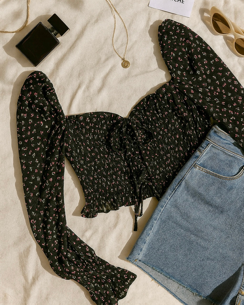 STREET ROMANCE SMOCKED FLORAL TOP