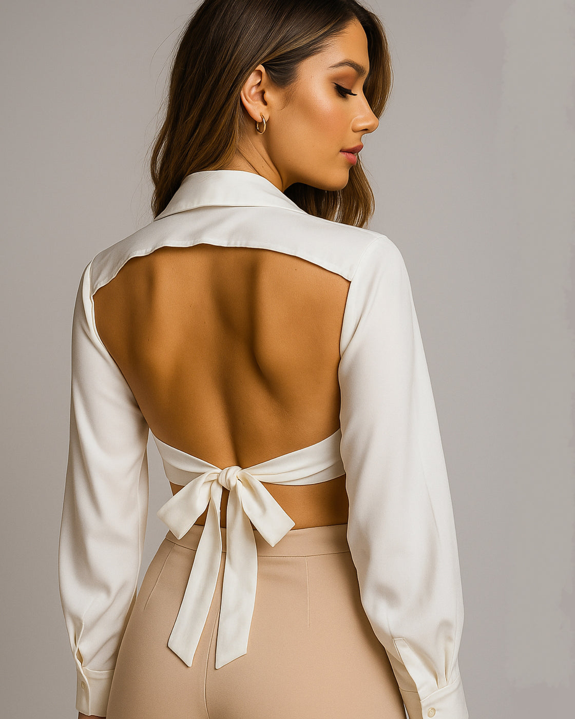 BACK STORY CUT-OUT BOW TIE WHITE SHIRT