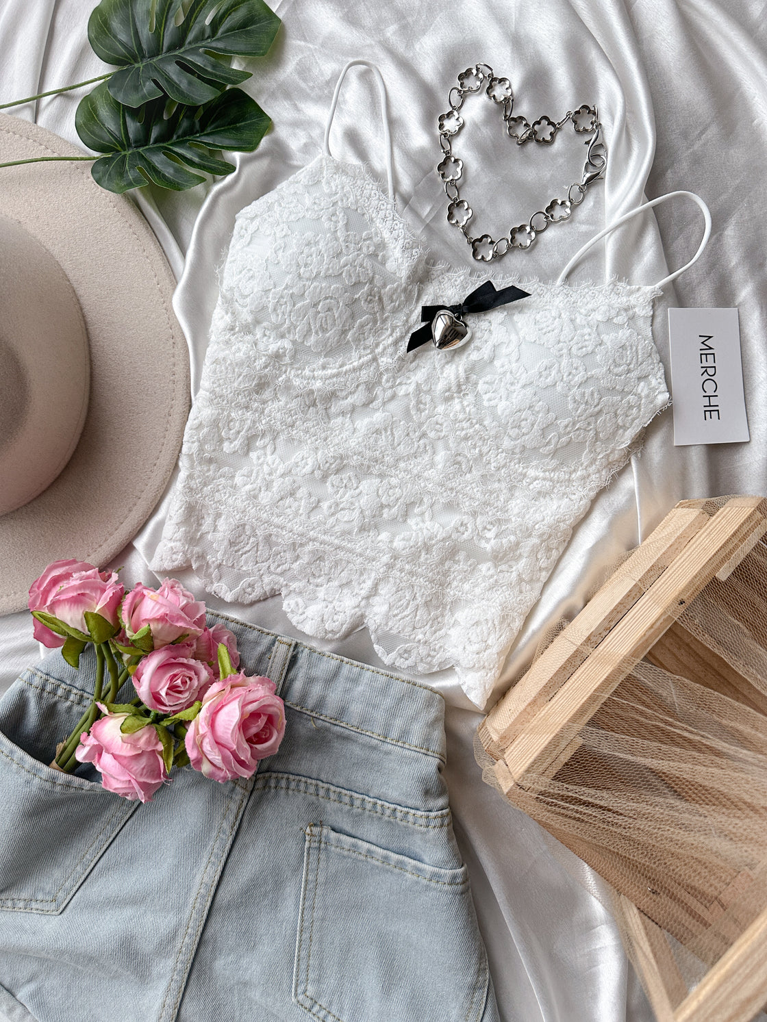 VACAY MORNING PADDED WHITE LACE CAMI TOP