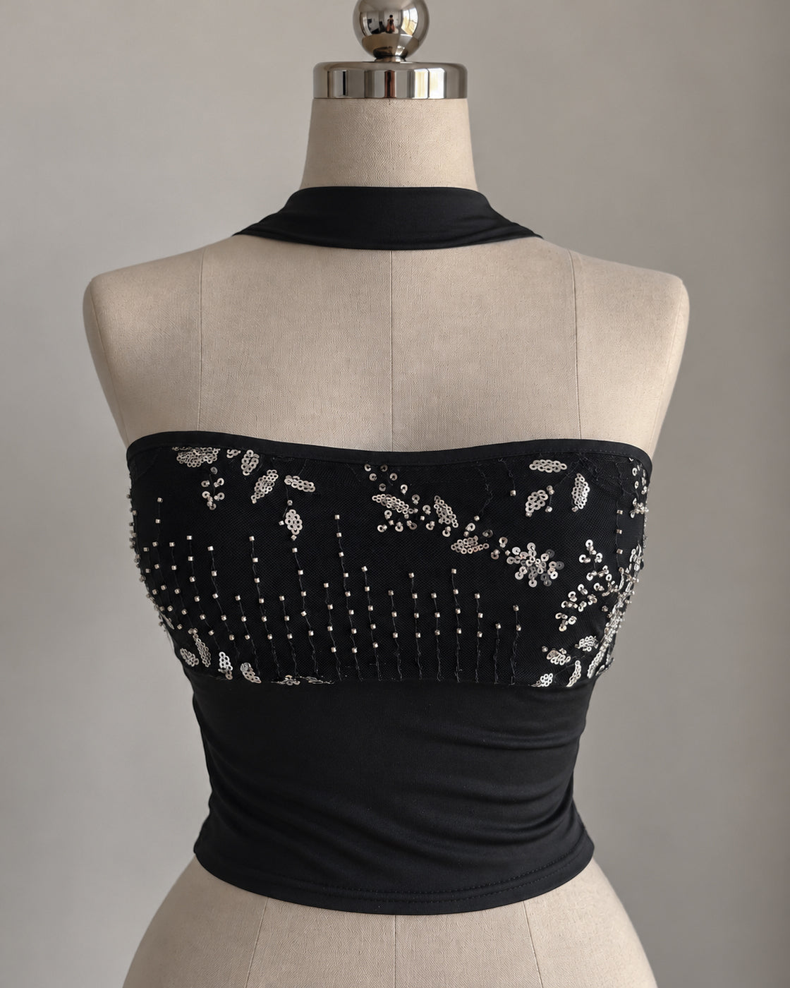 POKER FACE EMBROIDERED CHOKER DETAIL BLACK TOP