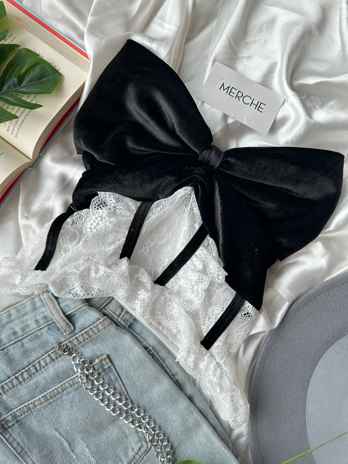 SUMMER NOSTALGIA BOW LACE DETAIL TOP