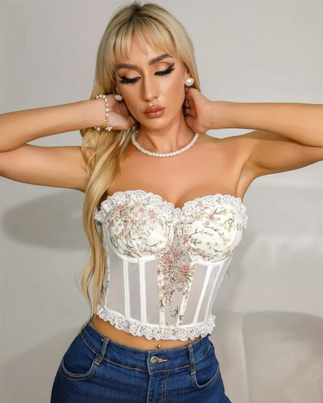 SPOTLIGHT CHARM LACE BUSTIER